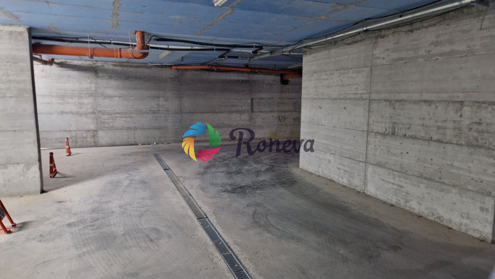 Закрито паркомясто