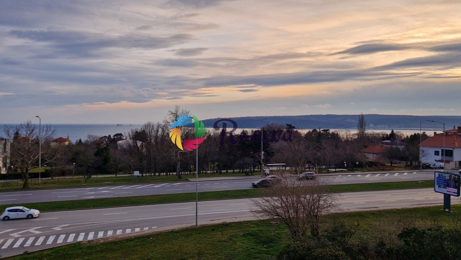 Дневен тракт, две спални и кухня, нескриваема морска панорама !!!